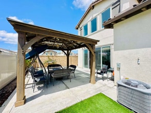 1416 Keck Rd in Chula Vista, CA - Foto de edificio - Building Photo