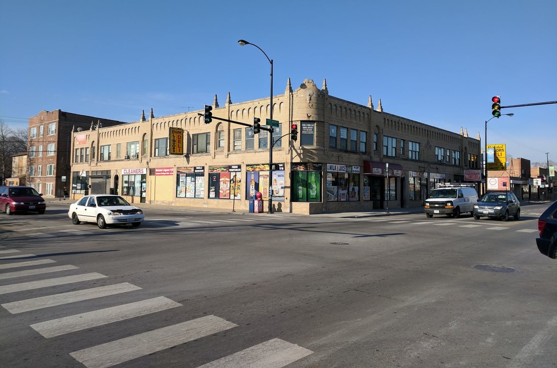 5201 W Belmont Ave in Chicago, IL - Building Photo