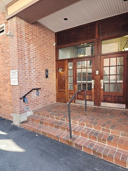 83 Washington St in Norwalk, CT - Building Photo