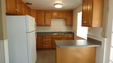 646 Charles Ave S in Salem, OR - Foto de edificio - Building Photo