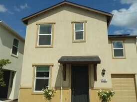 6460 E Malbec Dr in Fresno, CA - Building Photo