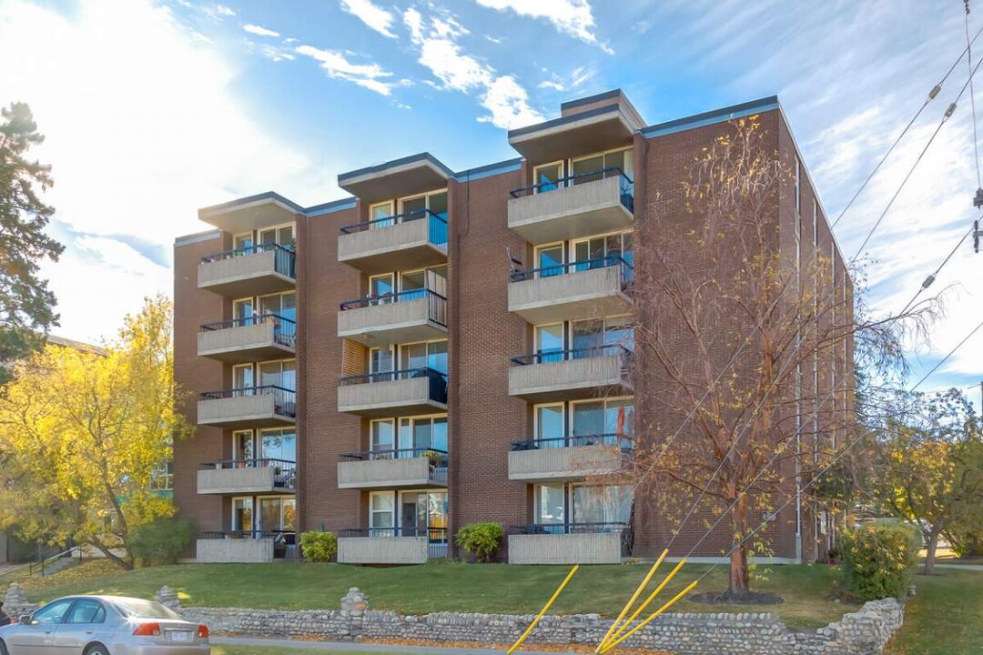 Forest Hills in Calgary, AB - Building Photo