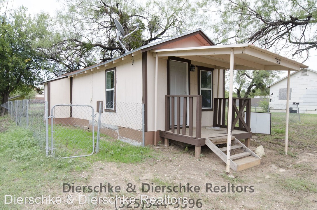 722 S Hill St in San Angelo, TX - Building Photo