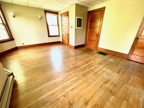 15 Bartlett St in Waterville, ME - Building Photo - Building Photo