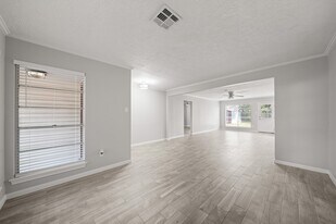 5013 Camden Ln in Pearland, TX - Building Photo