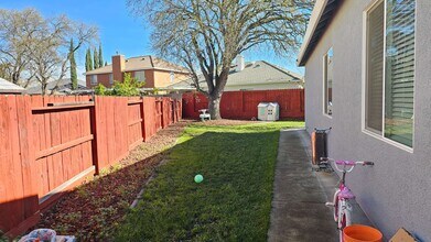 9641 Darley Way in Elk Grove, CA - Foto de edificio - Building Photo