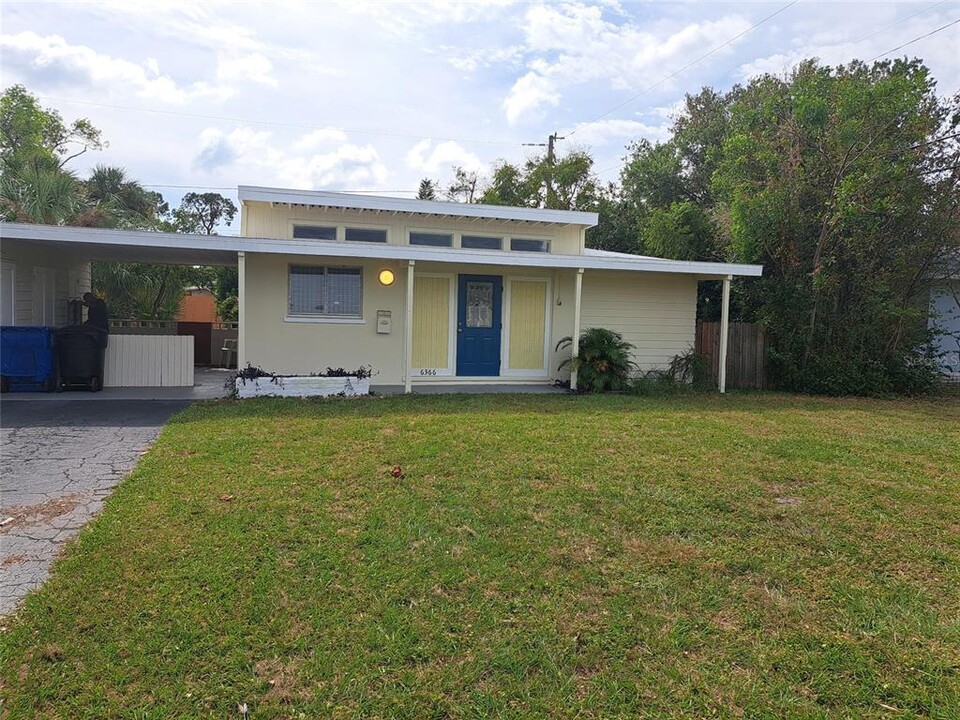 6366 Hampton Dr N in St. Petersburg, FL - Building Photo