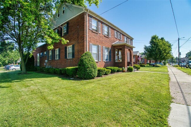 1224 W 7th St, Unit 1224 in Erie, PA - Foto de edificio - Building Photo