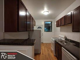 824 W Waveland Ave, Unit 1 Apartamentos