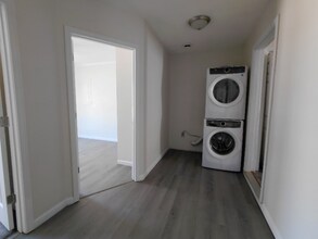 211 Crakston Ct in Bonaire, GA - Foto de edificio - Building Photo