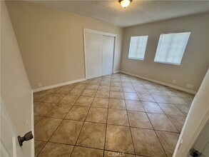 10516 Clovis Ave in Los Angeles, CA - Building Photo - Building Photo