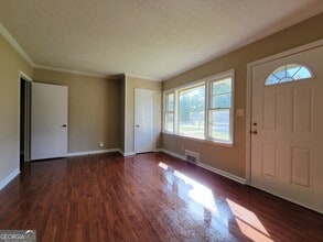 221 James St in Winder, GA - Foto de edificio - Building Photo