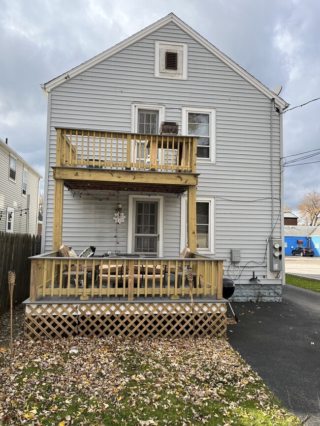 69 Hobmoor Ave, Unit 2 Bedroom Upper Apartment in Buffalo, NY - Foto de edificio - Building Photo