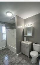 12 Hubbard St in Bloomfield, CT - Building Photo - Building Photo