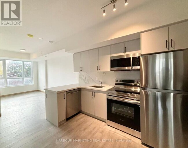 3421 Sheppard Ave E in Toronto, ON - Building Photo - Building Photo