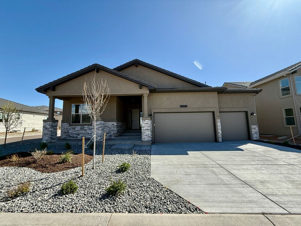 3259 Skywatch Hts in Colorado Springs, CO - Building Photo