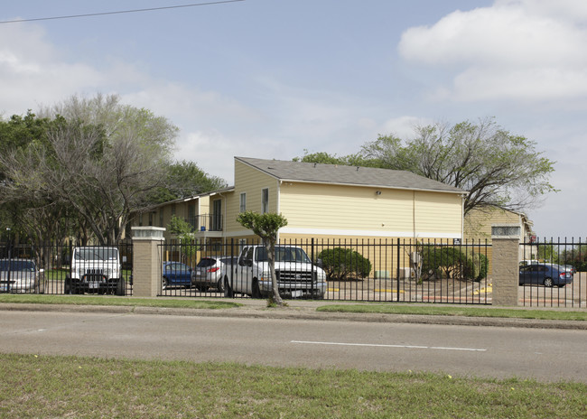 Vista Hollow Apartments in Pasadena, TX - Building Photo - Building Photo