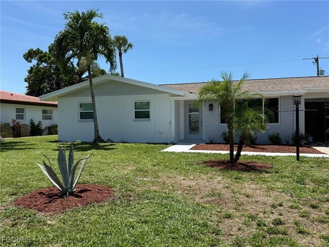 6313 St Andrews Cir S in Ft. Myers, FL - Building Photo - Building Photo
