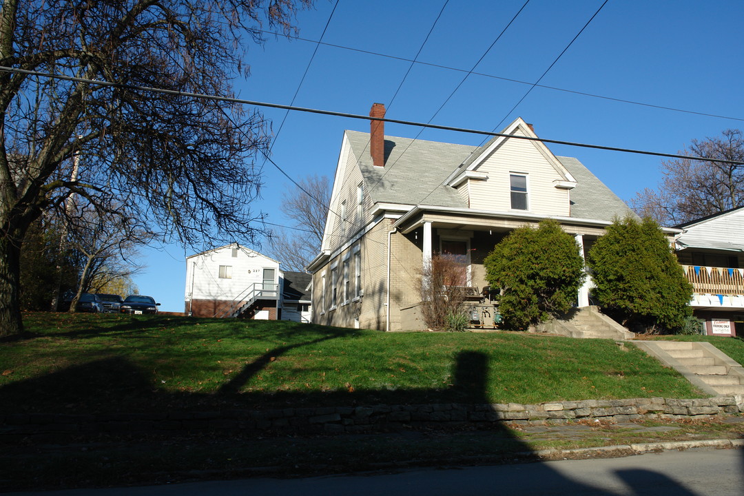 219 Ridge Ave in Washington, PA - Building Photo