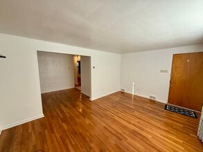 230 Clairmont Ave, Unit Apt 1 in Pittsburgh, PA - Building Photo - Building Photo