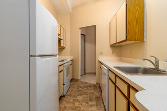 Stonecrest Apartments in Spokane, WA - Building Photo - Interior Photo