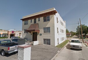 420 E 4th Ave in Hutchinson, KS - Building Photo