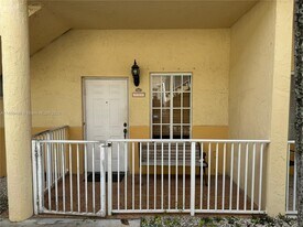 6922 NW 179th St in Hialeah, FL - Building Photo