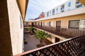 Berendo Apartments in Los Angeles, CA - Foto de edificio - Building Photo