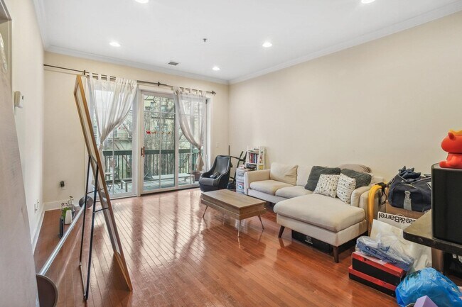 61 Grand St in Jersey City, NJ - Building Photo - Building Photo