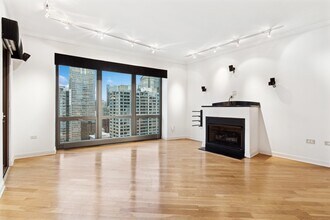 130 N Garland Ct in Chicago, IL - Foto de edificio - Building Photo