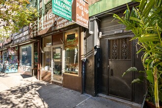 202 Mott St in New York, NY - Foto de edificio - Building Photo