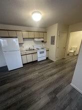 16 Manning St in Derry, NH - Foto de edificio - Building Photo