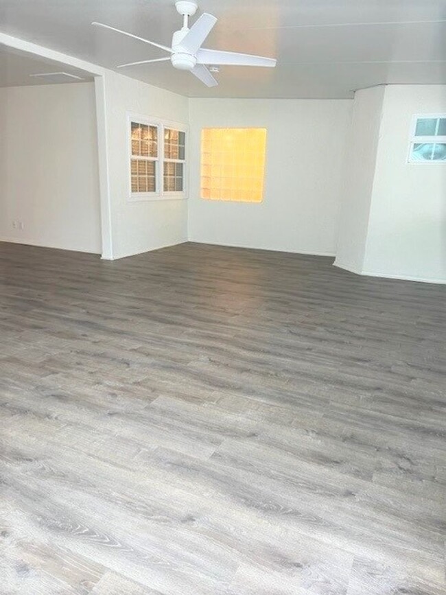 355 Carlsbad Village Dr-Unit -Apartment in Carlsbad, CA - Building Photo - Building Photo