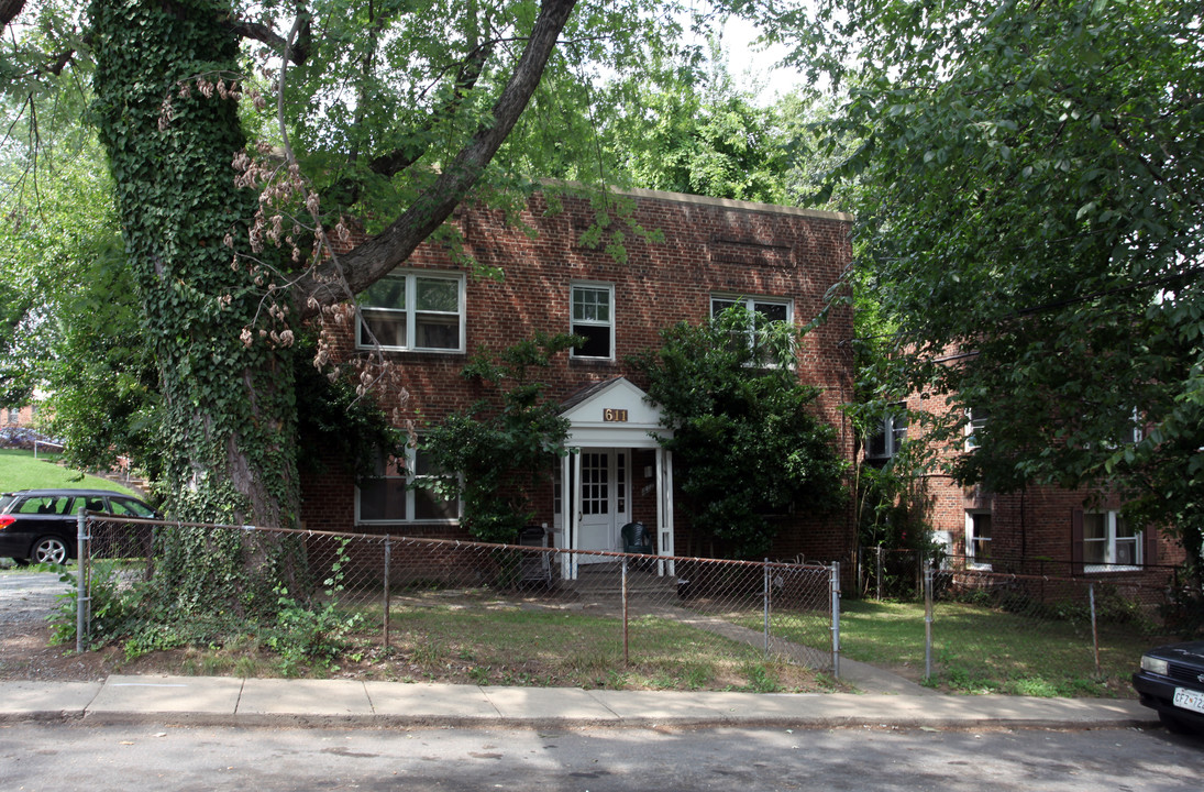 611 Silver Spring Ave in Silver Spring, MD - Foto de edificio