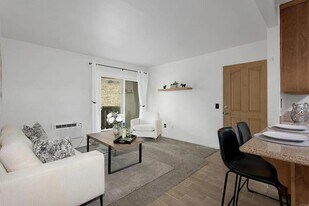 830 W Lincoln Ave in Escondido, CA - Building Photo