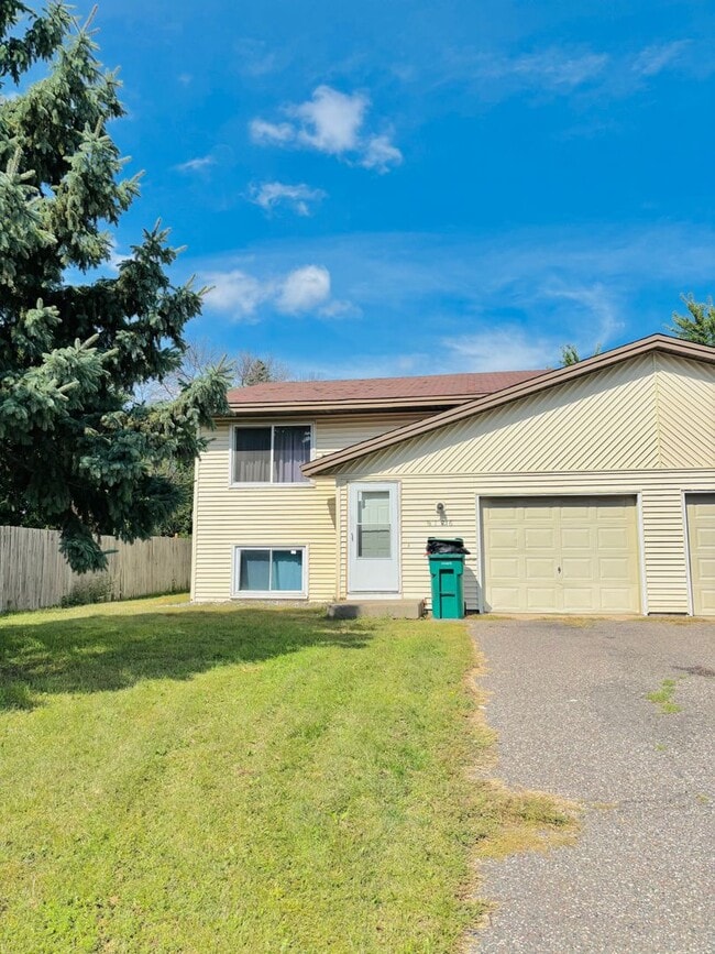 6124 73rd Ave N in Minneapolis, MN - Building Photo - Building Photo