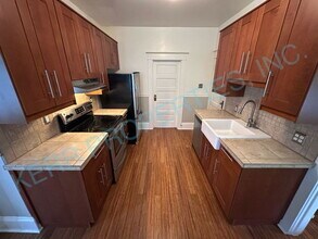 2703 SE 71st Ave in Portland, OR - Building Photo - Building Photo