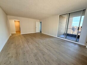 44 Washington St in Brookline, MA - Foto de edificio - Building Photo