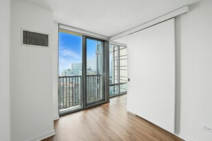 531 N Kingsbury St in Chicago, IL - Building Photo