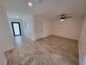 8575 SW 125th St in Miami, FL - Foto de edificio - Building Photo