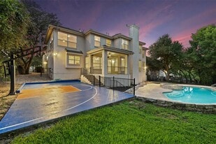 402 Luna Vista Dr in The Hills, TX - Building Photo