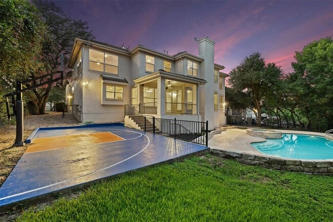 property at 402 Luna Vista Dr
