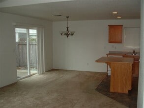 1329 Abby Ln in Grants Pass, OR - Building Photo - Building Photo