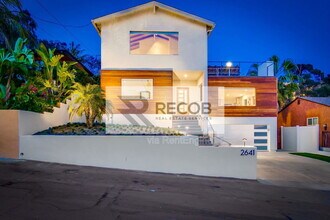 2641 Curlew St in San Diego, CA - Building Photo - Building Photo