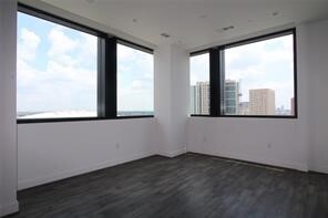 1211 Caroline St in Houston, TX - Building Photo - Building Photo