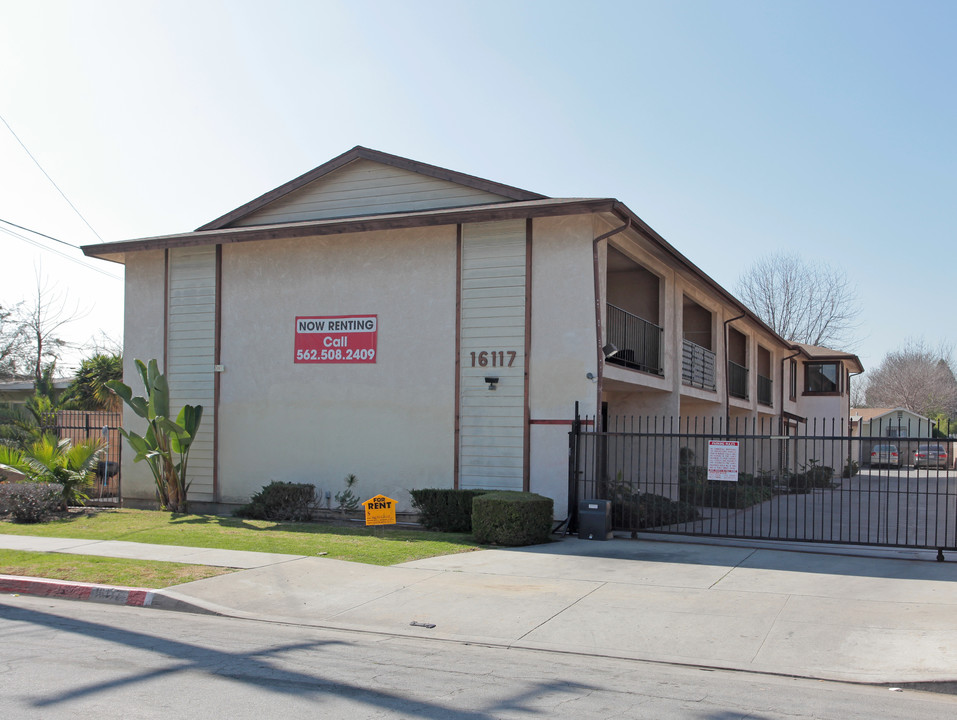 16117 Cornuta Ave in Bellflower, CA - Building Photo