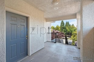 701 Gibson Dr in Roseville, CA - Building Photo