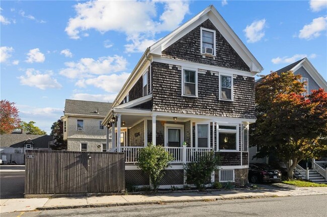 28 Rhode Island Ave in Newport, RI - Foto de edificio - Building Photo