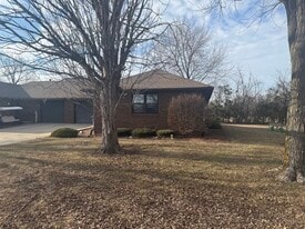 315 Carriage Dr in Morris, IL - Building Photo