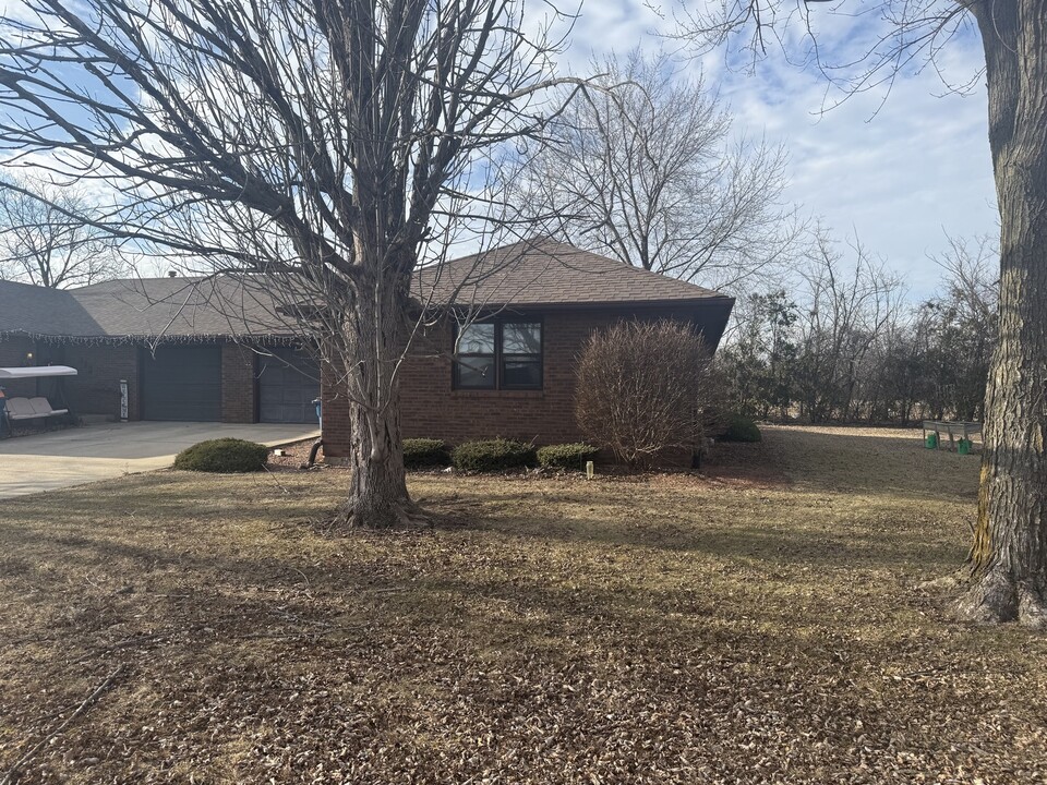 315 Carriage Dr in Morris, IL - Building Photo